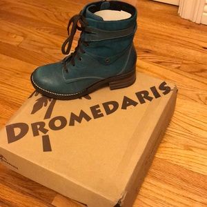 Brand New Dromedaris boots